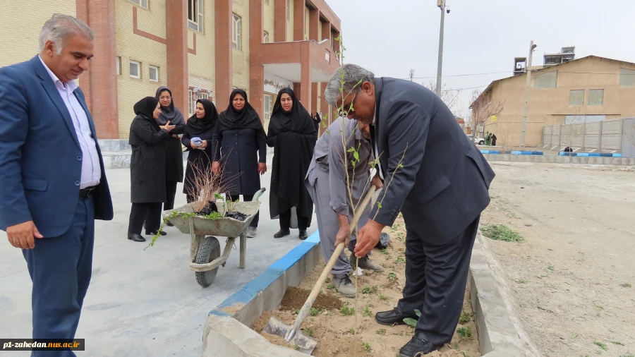 باحضورمسئولین و دانشجویان دانشگاه فنی و حرفه ای استان کرمانشاه برگزار شد :
 کاشت نهال به مناسبت روز درختکاری و آغاز هفته منابع طبیعی
 2