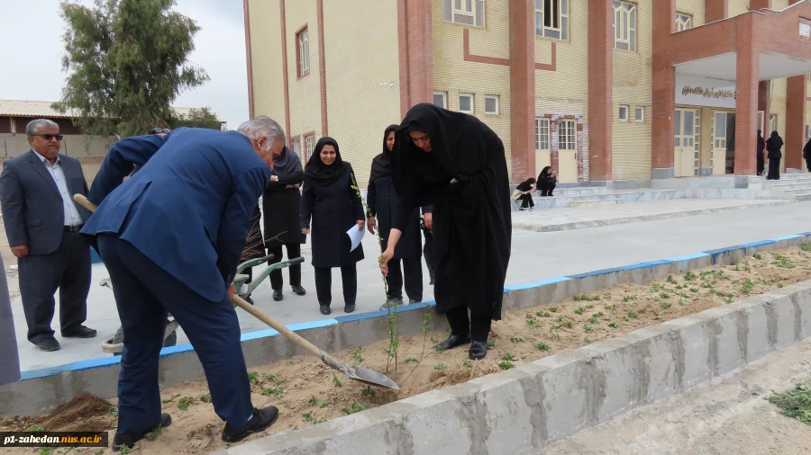 باحضورمسئولین و دانشجویان دانشگاه فنی و حرفه ای استان کرمانشاه برگزار شد :
 کاشت نهال به مناسبت روز درختکاری و آغاز هفته منابع طبیعی
 3