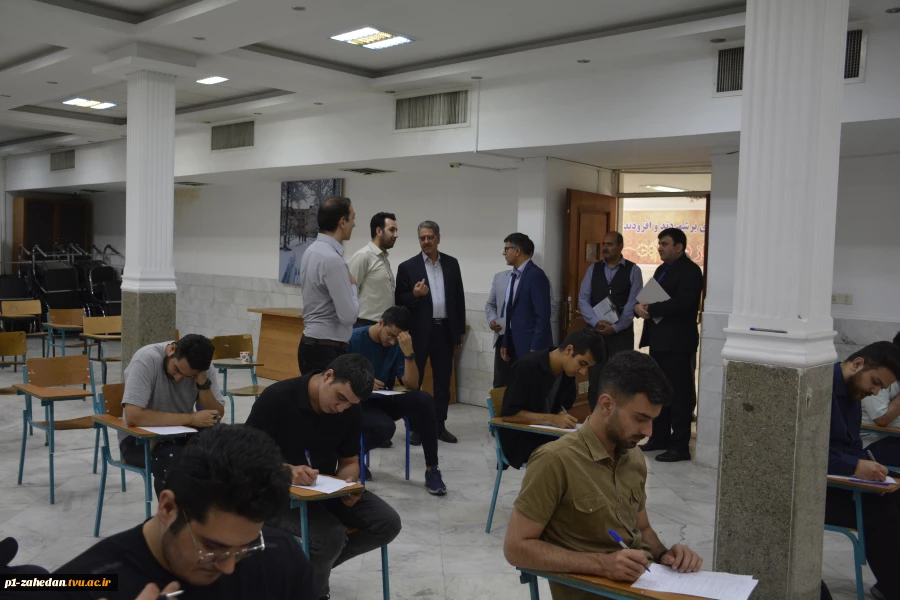 بازدید سرزده ریاست دانشگاه ملی مهارت از حوزه امتحانات پایان ترم دانشکده شهید منتظری مشهد 3