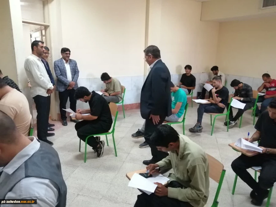 بازدید سرزده ریاست دانشگاه ملی مهارت از محل برگزاری امتحانات پایان ترم دانشجویان آموزشکده ثامن‌الحجج (ع) مشهد 4