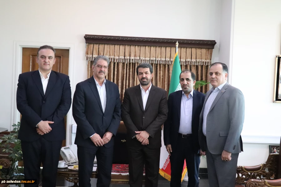 رئیس دانشگاه ملی مهارت در دیدار با استاندار همدان عنوان کرد:
دانشگاه ملی مهارت آمادگی دارد بر اساس نیاز صنایع استان همدان نیروی ماهر تربیت کند. 3