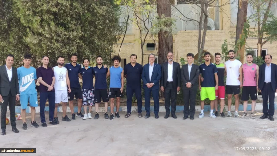 بازدید دکتر زمانی، رئیس دانشگاه ملی مهارت از خوابگاه آموزشکده‌ دختران کاشان 3