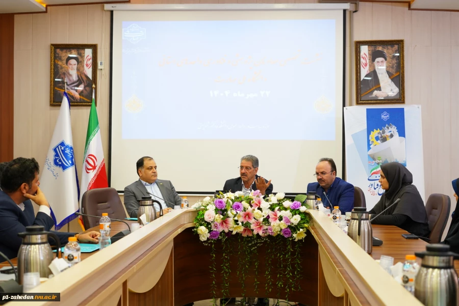 رئیس دانشگاه ملی مهارت در نشست تخصصی معاونان پژوهش و فناوری واحدهای استانی:
تشکیل دبیرخانه مسئولیت‌های اجتماعی برای دانشگاه ملی مهارت یک ضرورت است. 2