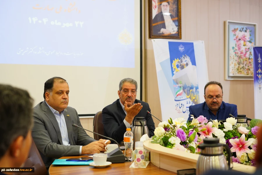 رئیس دانشگاه ملی مهارت در نشست تخصصی معاونان پژوهش و فناوری واحدهای استانی:
تشکیل دبیرخانه مسئولیت‌های اجتماعی برای دانشگاه ملی مهارت یک ضرورت است. 3