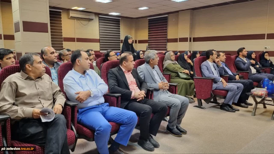 با حضور رئیس دانشگاه ملی مهارت برگزار شد:
نشست با اعضای هیئت علمی و کارکنان آموزشکده‌های استان بوشهر 3