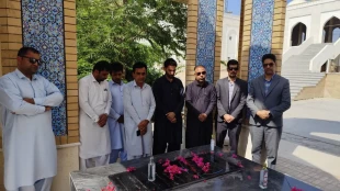 عطر افشانی گلزار شهدای گمنام مسجد پیامبر اعظم (ص) شهرستان چابهار با حضور مسئولان دانشگاه ملی مهارت واحد استانی سیستان وبلوچستان 2