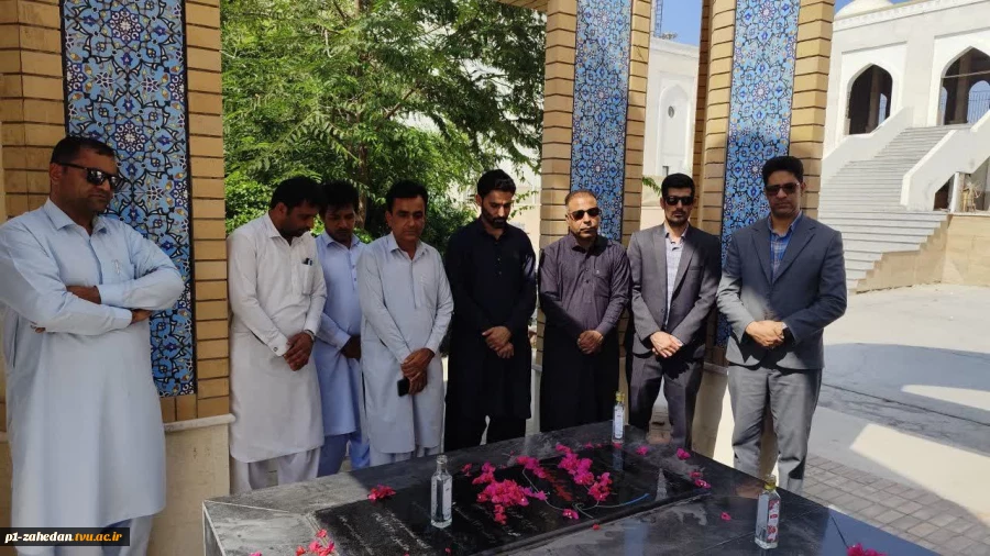 عطر افشانی گلزار شهدای گمنام مسجد پیامبر اعظم (ص) شهرستان چابهار با حضور مسئولان دانشگاه ملی مهارت واحد استانی سیستان وبلوچستان 2