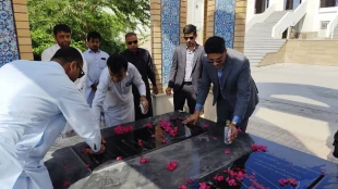 عطر افشانی گلزار شهدای گمنام مسجد پیامبر اعظم (ص) شهرستان چابهار با حضور مسئولان دانشگاه ملی مهارت واحد استانی سیستان وبلوچستان 4