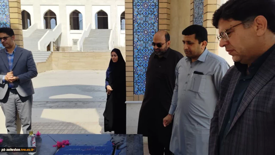 عطر افشانی گلزار شهدای گمنام مسجد پیامبر اعظم (ص) شهرستان چابهار با حضور مسئولان دانشگاه ملی مهارت واحد استانی سیستان وبلوچستان 5