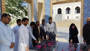 عطر افشانی گلزار شهدای گمنام مسجد پیامبر اعظم (ص) شهرستان چابهار با حضور مسئولان دانشگاه ملی مهارت واحد استانی سیستان وبلوچستان 7