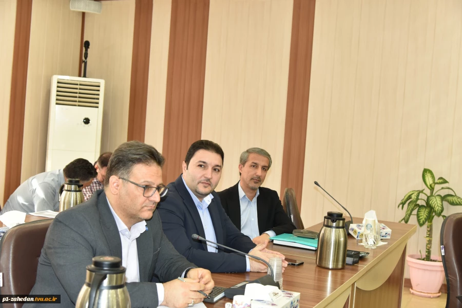 رئیس دانشگاه ملی مهارت در جمع رؤسای دانشکده‌ها و آموزشکده‌های سراسر کشور:
حیات دانشگاه و ارکان آن در گرو ضوابط، مقررات و قوانین است/ هیئت امنا مجلس قانون‌گذاری دانشگاه است/ سیاست دانشگاه تربیت نیروی توانمند اشتعال‌پذیر است 5