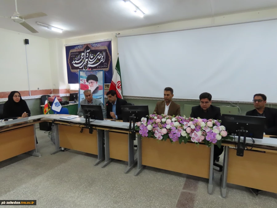 تقدیر از همسر جانباز دانشگاه با حضور هیئت رئیسه و جمعی از کارکنان آموزشکده های شهید باهنر ، شهید عارفی ، دختران زاهدان و واحد استانی سیستان وبلوچستان 
  2