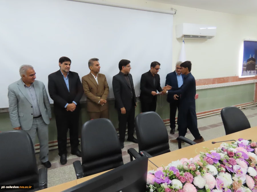 تقدیر از دانشجوی آموزشکده پسران شماره دو زاهدان (شهید عارفی) با حضور هیئت رئیسه دانشگاه و جمعی از کارکنان آموزشکده های تابعه در واحد استانی سیستان وبلوچستان
 3
