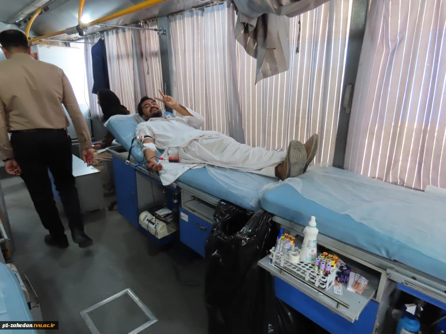 اهداء خون توسط کارکنان ودانشجویان واحد استانی سیستان و بلوچستان 6