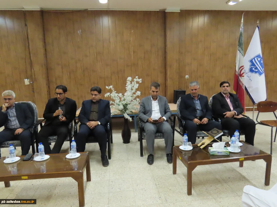 در ادامه برنامه‌های تعاملی و ارتباط مستقیم با دانشجویان

دیدار هیئت رئیسه واحد استانی با دانشجویان خوابگاهی آموزشکده شهید عارفی زاهدان 4