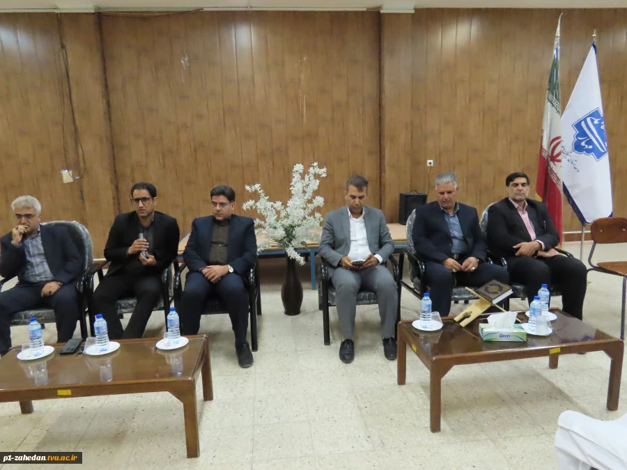 در ادامه برنامه‌های تعاملی و ارتباط مستقیم با دانشجویان

دیدار هیئت رئیسه واحد استانی با دانشجویان خوابگاهی آموزشکده شهید عارفی زاهدان 14