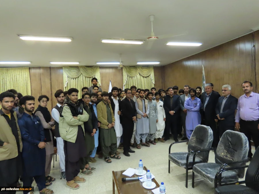 در ادامه برنامه‌های تعاملی و ارتباط مستقیم با دانشجویان

دیدار هیئت رئیسه واحد استانی با دانشجویان خوابگاهی آموزشکده شهید عارفی زاهدان 7