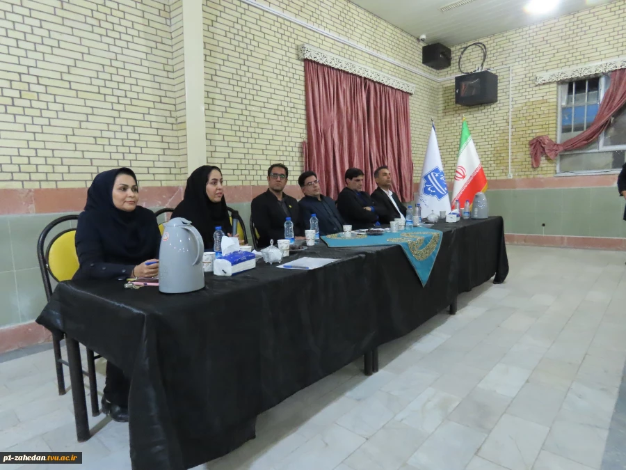 در ادامه برنامه‌های تعاملی و ارتباط مستقیم با دانشجویان:

نشست صمیمی هیات رئیسه واحد استانی با دانشجویان خوابگاه حضرت معصومه 2