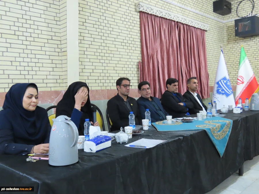 در ادامه برنامه‌های تعاملی و ارتباط مستقیم با دانشجویان:

نشست صمیمی هیات رئیسه واحد استانی با دانشجویان خوابگاه حضرت معصومه 3