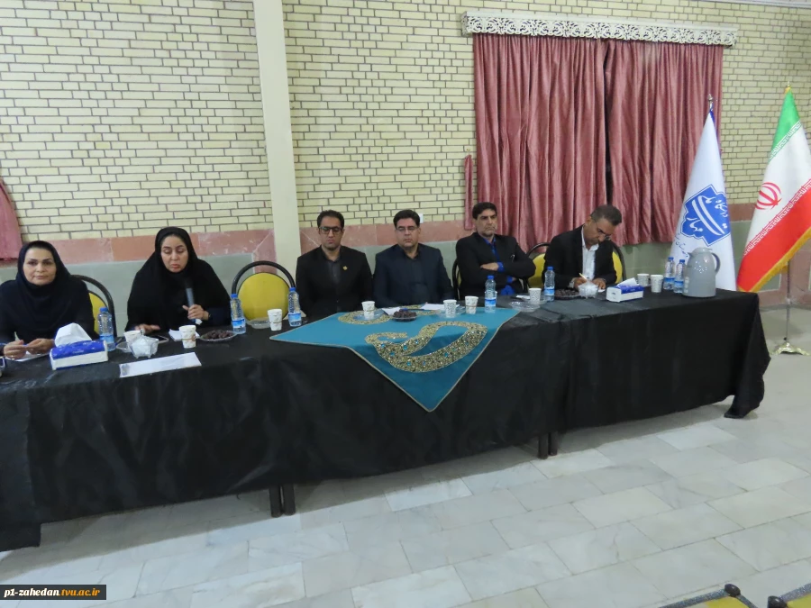 در ادامه برنامه‌های تعاملی و ارتباط مستقیم با دانشجویان:

نشست صمیمی هیات رئیسه واحد استانی با دانشجویان خوابگاه حضرت معصومه 5