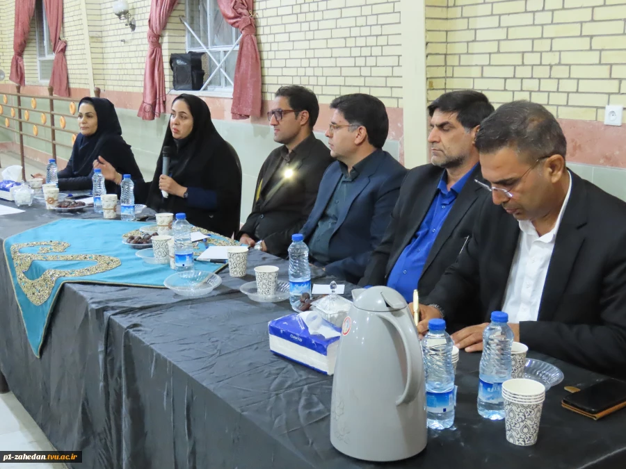 در ادامه برنامه‌های تعاملی و ارتباط مستقیم با دانشجویان:

نشست صمیمی هیات رئیسه واحد استانی با دانشجویان خوابگاه حضرت معصومه 8