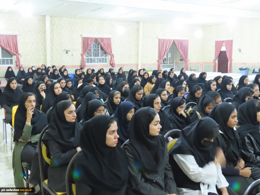 در ادامه برنامه‌های تعاملی و ارتباط مستقیم با دانشجویان:

نشست صمیمی هیات رئیسه واحد استانی با دانشجویان خوابگاه حضرت معصومه 11