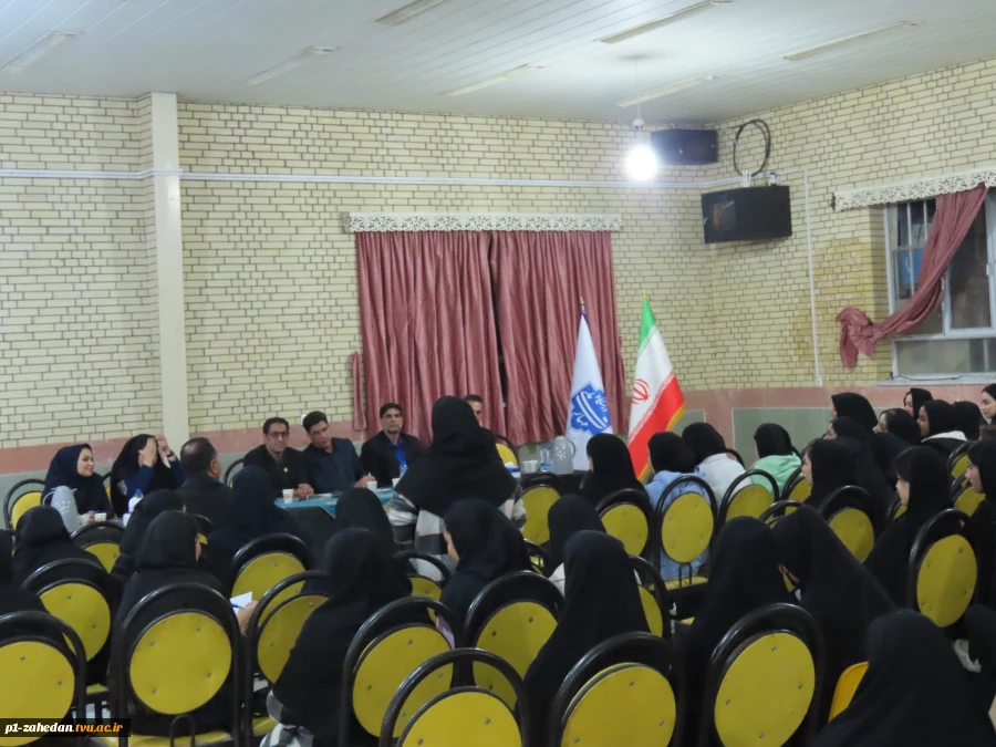 در ادامه برنامه‌های تعاملی و ارتباط مستقیم با دانشجویان:

نشست صمیمی هیات رئیسه واحد استانی با دانشجویان خوابگاه حضرت معصومه 17