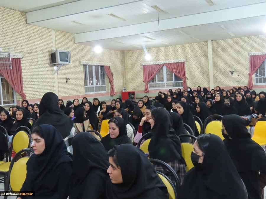 در ادامه برنامه‌های تعاملی و ارتباط مستقیم با دانشجویان:

نشست صمیمی هیات رئیسه واحد استانی با دانشجویان خوابگاه حضرت معصومه 21