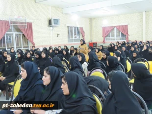 در ادامه برنامه‌های تعاملی و ارتباط مستقیم با دانشجویان:

نشست صمیمی هیات رئیسه واحد استانی با دانشجویان خوابگاه حضرت معصومه 23