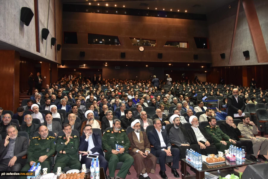 با حضور مقامات کشوری، لشکری، خانواده‌های معظم شهدا و دانشجویان برگزار شد؛

آیین گرامی‌داشت سالگرد شهادت سرلشکر شهید حسن طهرانی مقدم و یادواره ۳۱۱ دانشجوی شهید دانشگاه ملی مهارت 2