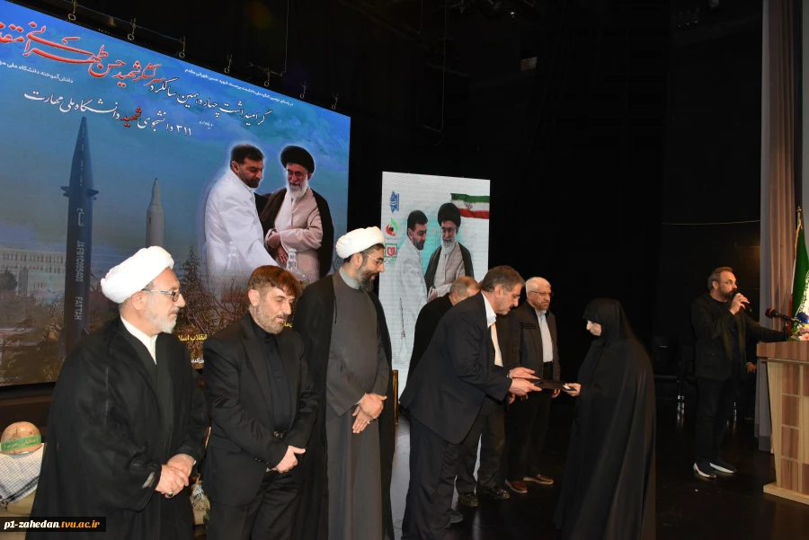 با حضور مقامات کشوری، لشکری، خانواده‌های معظم شهدا و دانشجویان برگزار شد؛

آیین گرامی‌داشت سالگرد شهادت سرلشکر شهید حسن طهرانی مقدم و یادواره ۳۱۱ دانشجوی شهید دانشگاه ملی مهارت 3