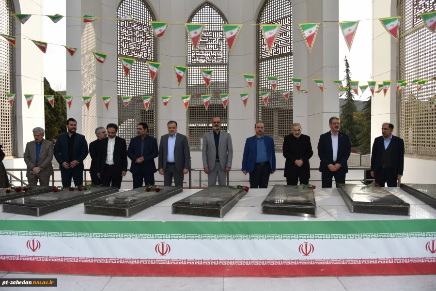 با حضور مقامات کشوری، لشکری، خانواده‌های معظم شهدا و دانشجویان برگزار شد؛

آیین گرامی‌داشت سالگرد شهادت سرلشکر شهید حسن طهرانی مقدم و یادواره ۳۱۱ دانشجوی شهید دانشگاه ملی مهارت 5