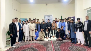 در ادامه برنامه‌های تعاملی و ارتباط مستقیم با دانشجویان

نشست هم اندیشی هیئت رئیسه واحد استانی با دانشجویان خوابگاه شهید اسدی کرم 
 11