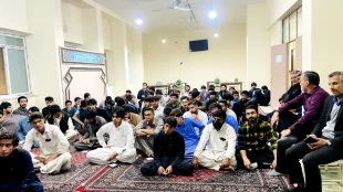 در ادامه برنامه‌های تعاملی و ارتباط مستقیم با دانشجویان

نشست هم اندیشی هیئت رئیسه واحد استانی با دانشجویان خوابگاه شهید اسدی کرم 
 23