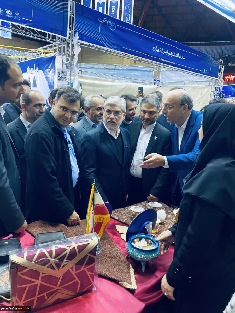 بازدید وزیر علوم، تحقیقات و فناوری و مسئولان وزارت از غرفه دانشگاه ملی مهارت در هجدهمین جشنواره ملی و بین‌المللی «حرکت» 3