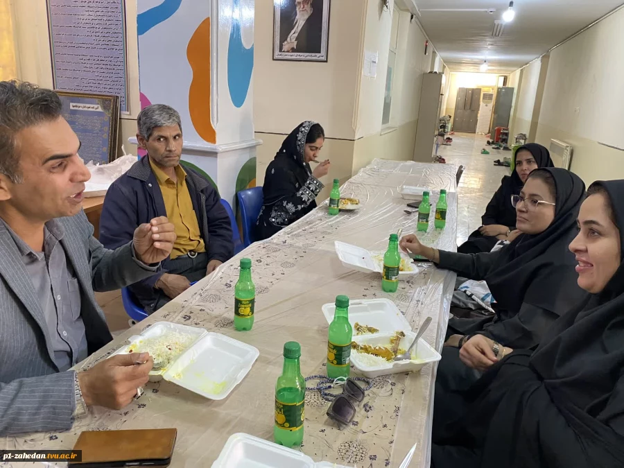 بازدید هیئت‌رئیسه دانشگاه ملی مهارت از سلف سرویس آموزشکده‌های زاهدان به مناسبت روز دانشجو
 14