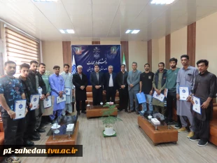 تقدیر از دانشجویان برتر مسابقات ورزشی به مناسبت روز دانشجو 26