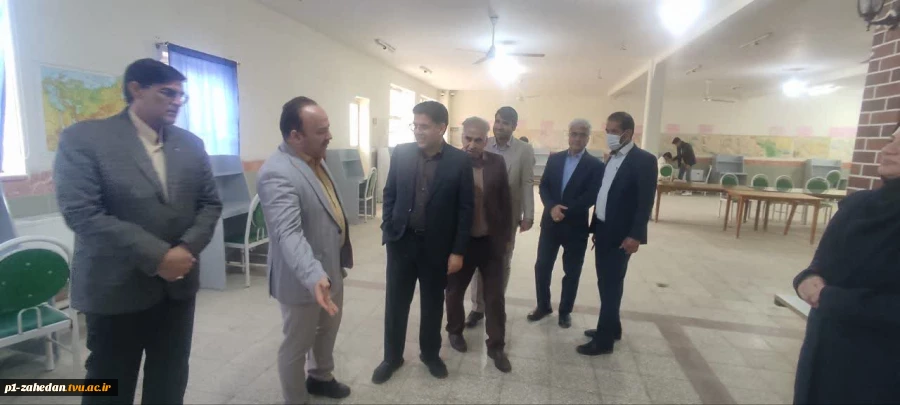 بازدید معاون پژوهش و فناوری دانشگاه ملی مهارت کشور از کتابخانه و سالن مطالعه دانشگاه ملی مهارت سیستان و بلوچستان  
 2