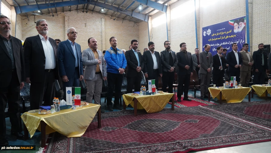 با حضور معاون پژوهش و فناوری دانشگاه ملی مهارت صورت گرفت

افتتاح مرکز آموزش مشترک دانشگاه ملی مهارت وشرکت ایساکو در دانشگاه ملی مهارت واحد استانی سیستان وبلوچستان 4