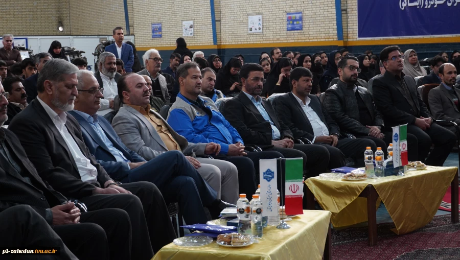 با حضور معاون پژوهش و فناوری دانشگاه ملی مهارت صورت گرفت

افتتاح مرکز آموزش مشترک دانشگاه ملی مهارت وشرکت ایساکو در دانشگاه ملی مهارت واحد استانی سیستان وبلوچستان 6