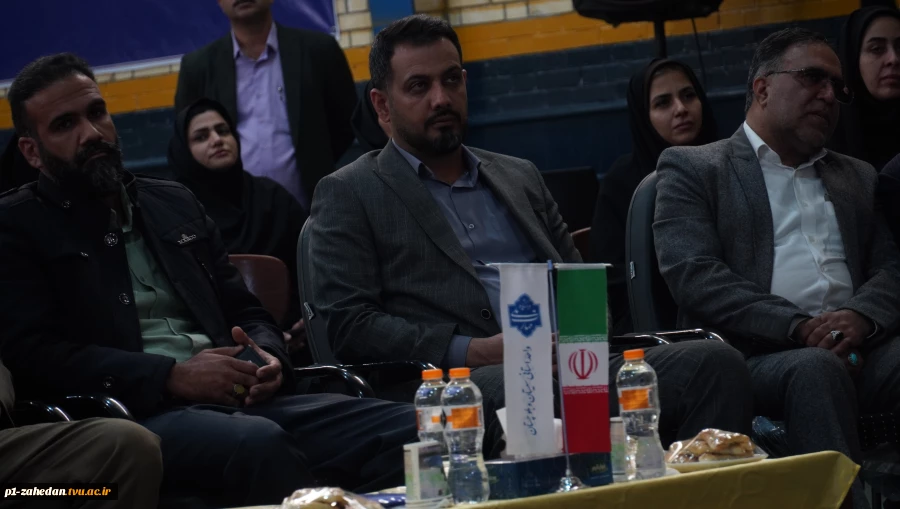 با حضور معاون پژوهش و فناوری دانشگاه ملی مهارت صورت گرفت

افتتاح مرکز آموزش مشترک دانشگاه ملی مهارت وشرکت ایساکو در دانشگاه ملی مهارت واحد استانی سیستان وبلوچستان 8
