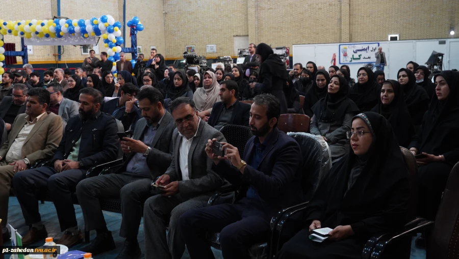 با حضور معاون پژوهش و فناوری دانشگاه ملی مهارت صورت گرفت

افتتاح مرکز آموزش مشترک دانشگاه ملی مهارت وشرکت ایساکو در دانشگاه ملی مهارت واحد استانی سیستان وبلوچستان 9