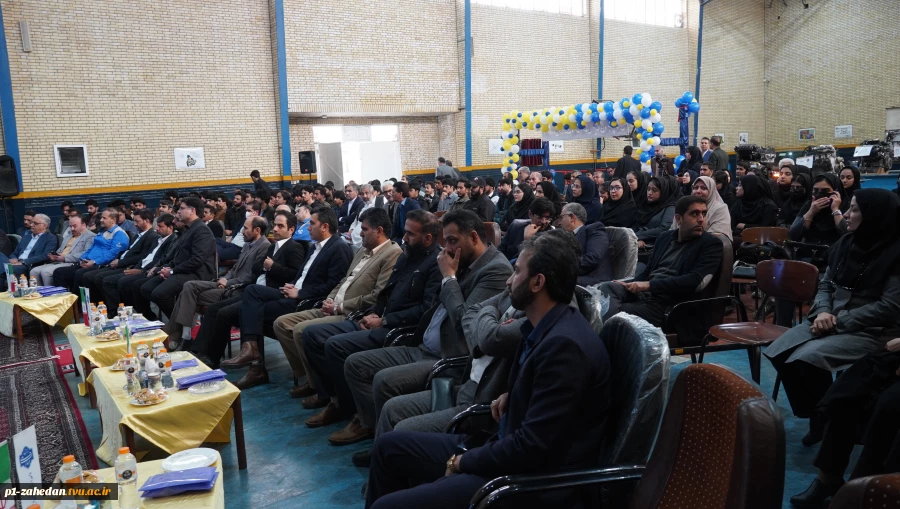 با حضور معاون پژوهش و فناوری دانشگاه ملی مهارت صورت گرفت

افتتاح مرکز آموزش مشترک دانشگاه ملی مهارت وشرکت ایساکو در دانشگاه ملی مهارت واحد استانی سیستان وبلوچستان 10