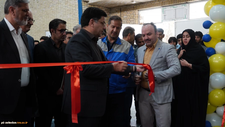 با حضور معاون پژوهش و فناوری دانشگاه ملی مهارت صورت گرفت

افتتاح مرکز آموزش مشترک دانشگاه ملی مهارت وشرکت ایساکو در دانشگاه ملی مهارت واحد استانی سیستان وبلوچستان 2