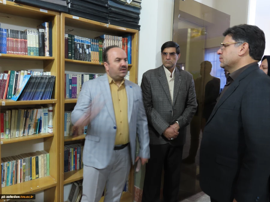 معاون پژوهش و فناوری دانشگاه ملی مهارت کشور امکانات کتابخانه و سالن مطالعه دانشگاه را ارزیابی کرد 2