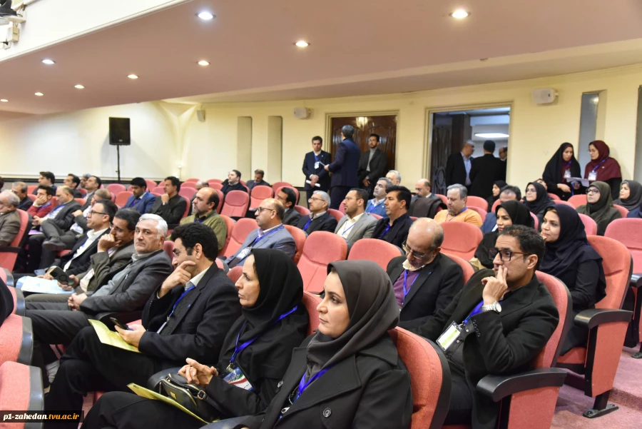 رئیس دانشگاه ملی مهارت در همایش گرامی‌داشت هفته ملی پژوهش و فناوری:
این دانشگاه، دانشجویی برای ماندن در ایران تربیت می‌کند/ پژوهش‌های ما باید متناسب با بازار کار و صنعت باشد/ پژوهش باید به کمک آموزش بیاید تا این دانشگاه موفق باشد. 3