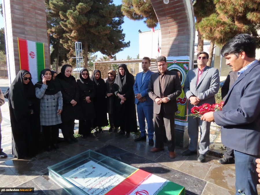 برگزاری مراسم گلباران و عطر‌افشانی مزار شهید گمنام  دانشگاه ملی مهارت واحد استانی سیستان و بلوچستان 3