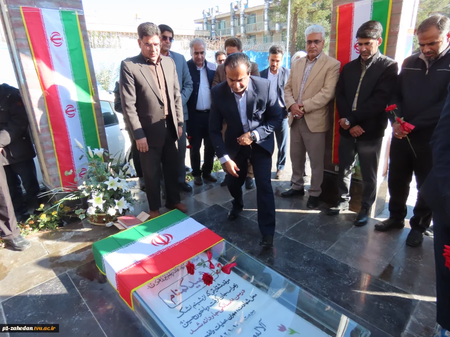 برگزاری مراسم گلباران و عطر‌افشانی مزار شهید گمنام  دانشگاه ملی مهارت واحد استانی سیستان و بلوچستان 5