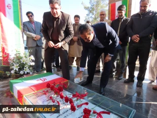 برگزاری مراسم گلباران و عطر‌افشانی مزار شهید گمنام  دانشگاه ملی مهارت واحد استانی سیستان و بلوچستان 7