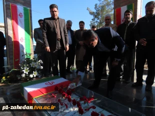 برگزاری مراسم گلباران و عطر‌افشانی مزار شهید گمنام  دانشگاه ملی مهارت واحد استانی سیستان و بلوچستان 8